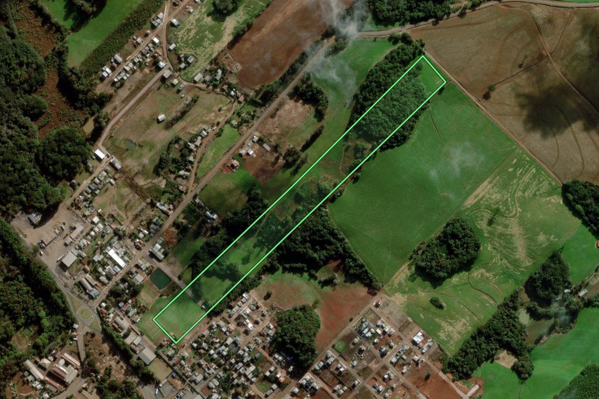 Imagem de satélite do imóvel rural em Getúlio Vargas (RS), com o contorno declarado no CAR desenhado por cima.