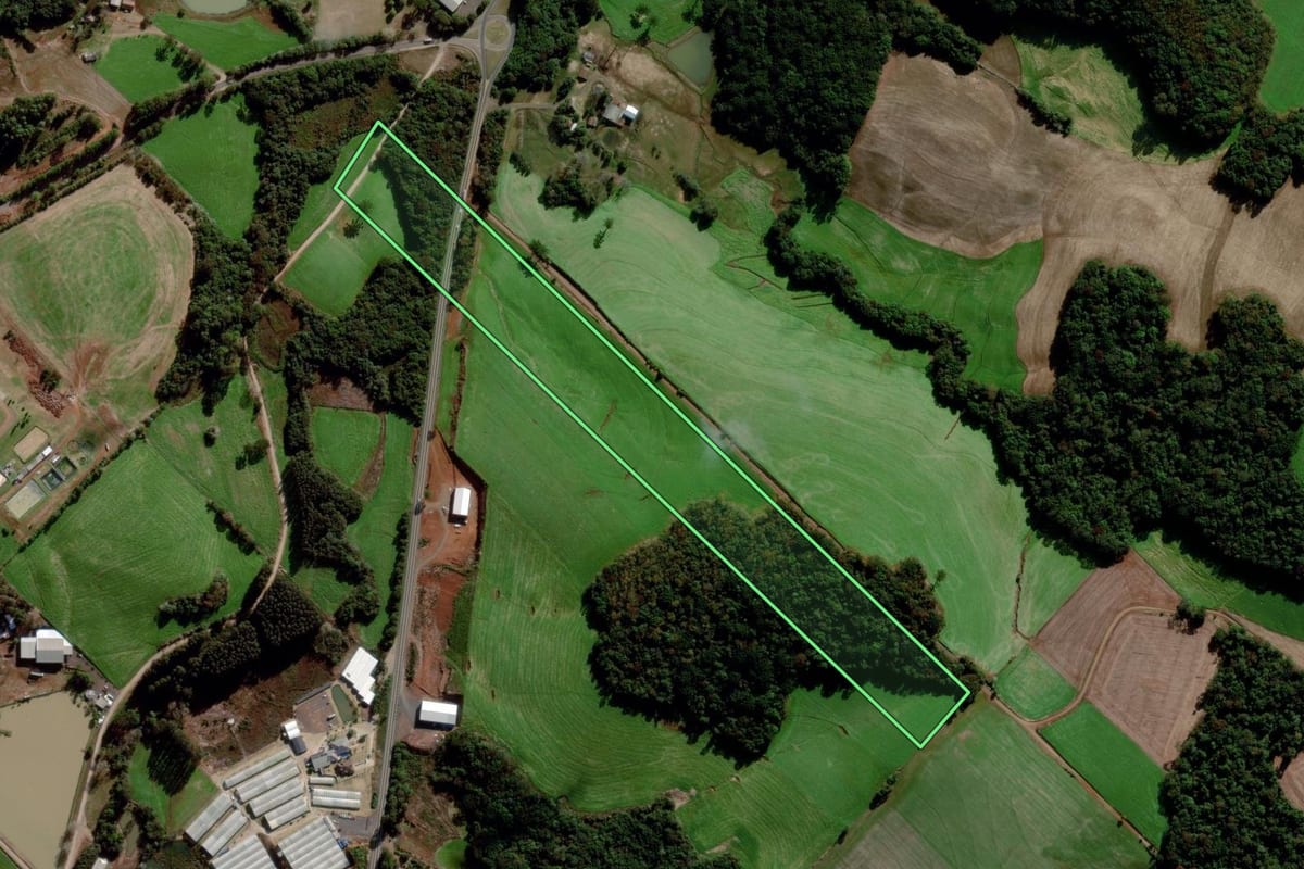 Imagem de satélite do imóvel rural em Getúlio Vargas (RS), com o contorno declarado no CAR desenhado por cima.