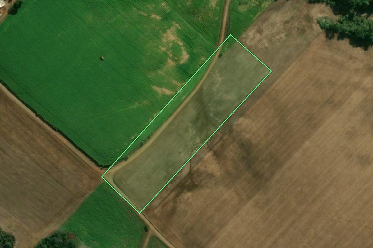 Imagem de satélite do imóvel rural em Getúlio Vargas (RS), com o contorno declarado no CAR desenhado por cima.