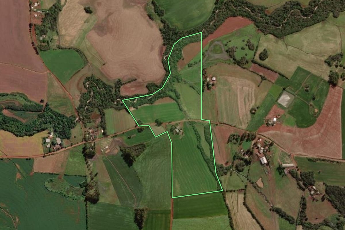 Imagem de satélite do imóvel rural em Giruá (RS), com o contorno declarado no CAR desenhado por cima.