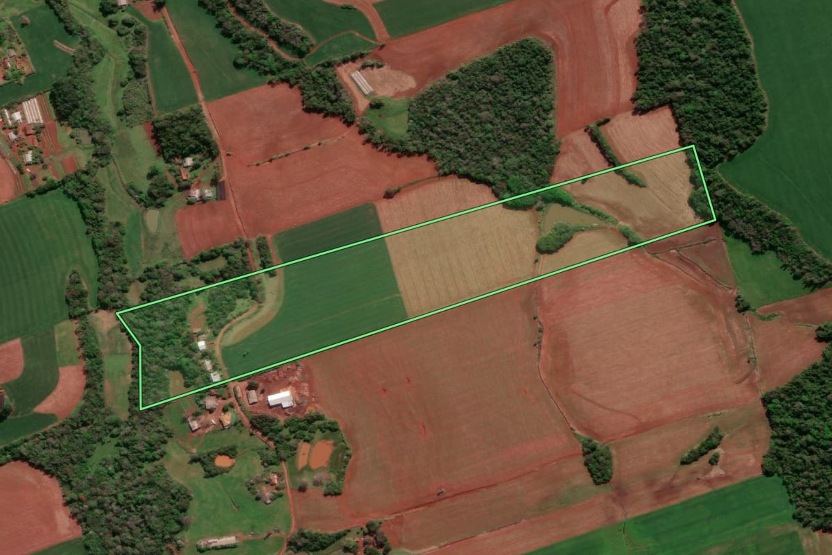 Imagem de satélite do imóvel rural em Giruá (RS), com o contorno declarado no CAR desenhado por cima.