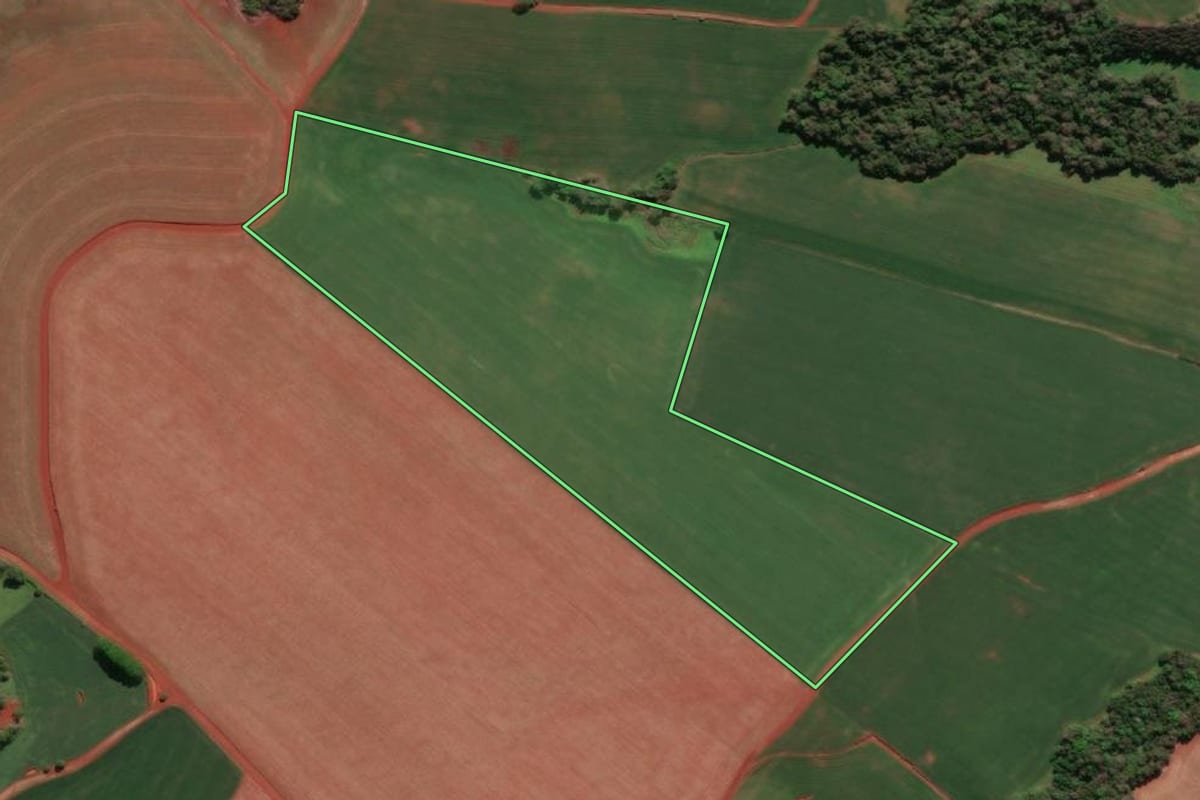 Imagem de satélite do imóvel rural em Giruá (RS), com o contorno declarado no CAR desenhado por cima.