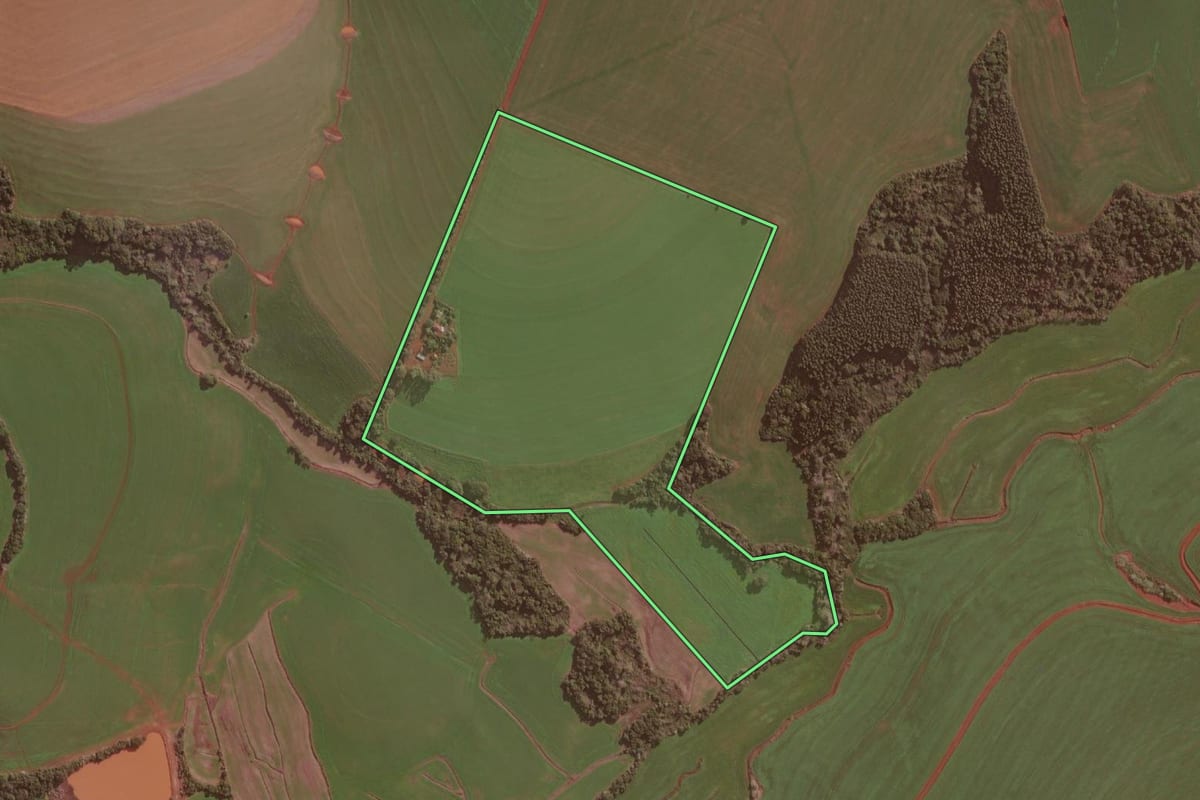 Imagem de satélite do imóvel rural em Giruá (RS), com o contorno declarado no CAR desenhado por cima.