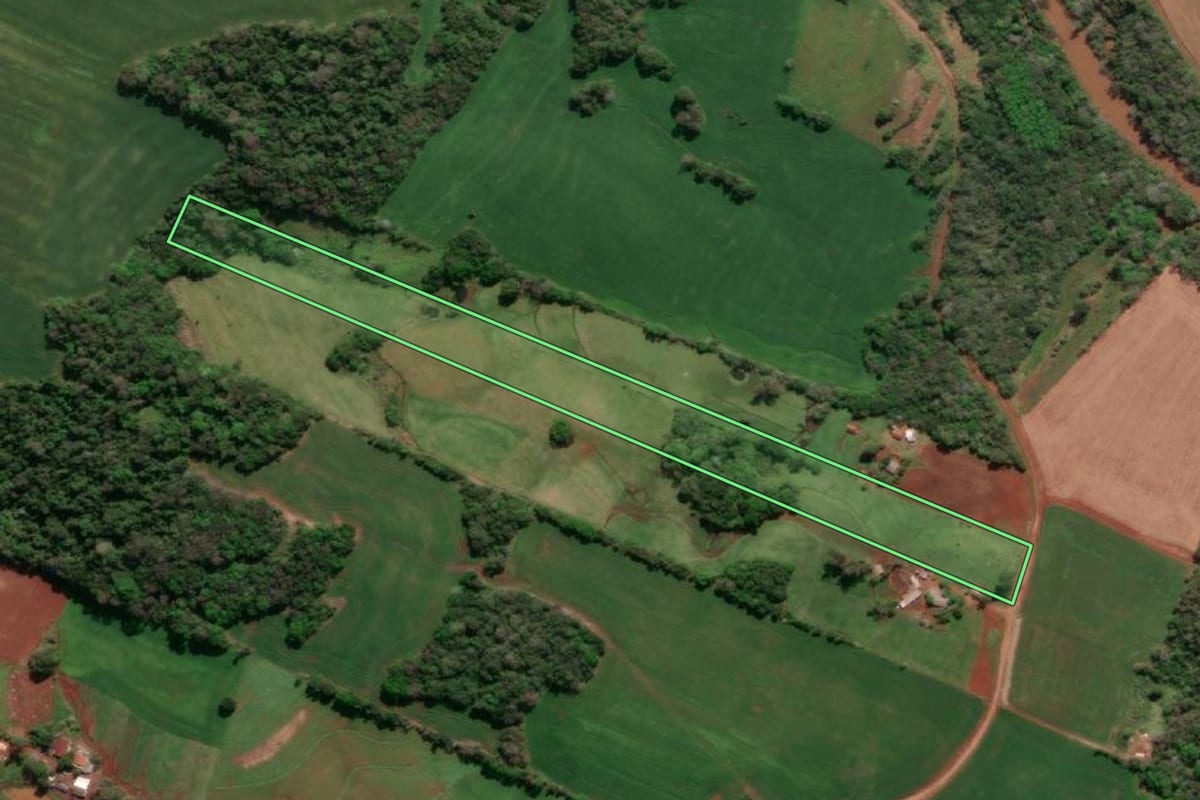 Imagem de satélite do imóvel rural em Giruá (RS), com o contorno declarado no CAR desenhado por cima.