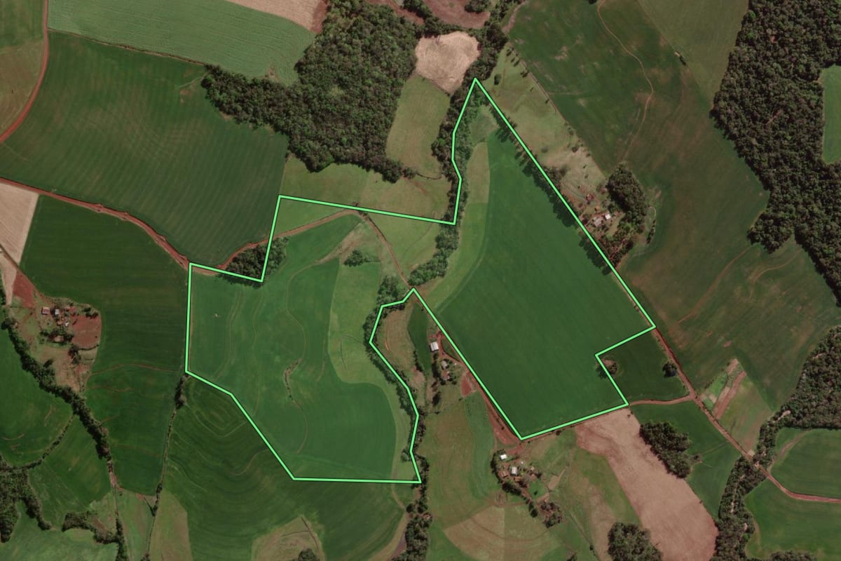 Imagem de satélite do imóvel rural em Giruá (RS), com o contorno declarado no CAR desenhado por cima.