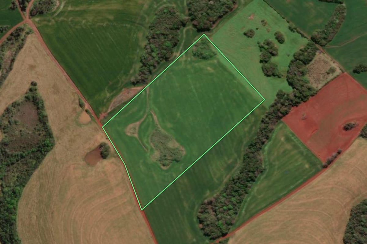 Imagem de satélite do imóvel rural em Giruá (RS), com o contorno declarado no CAR desenhado por cima.