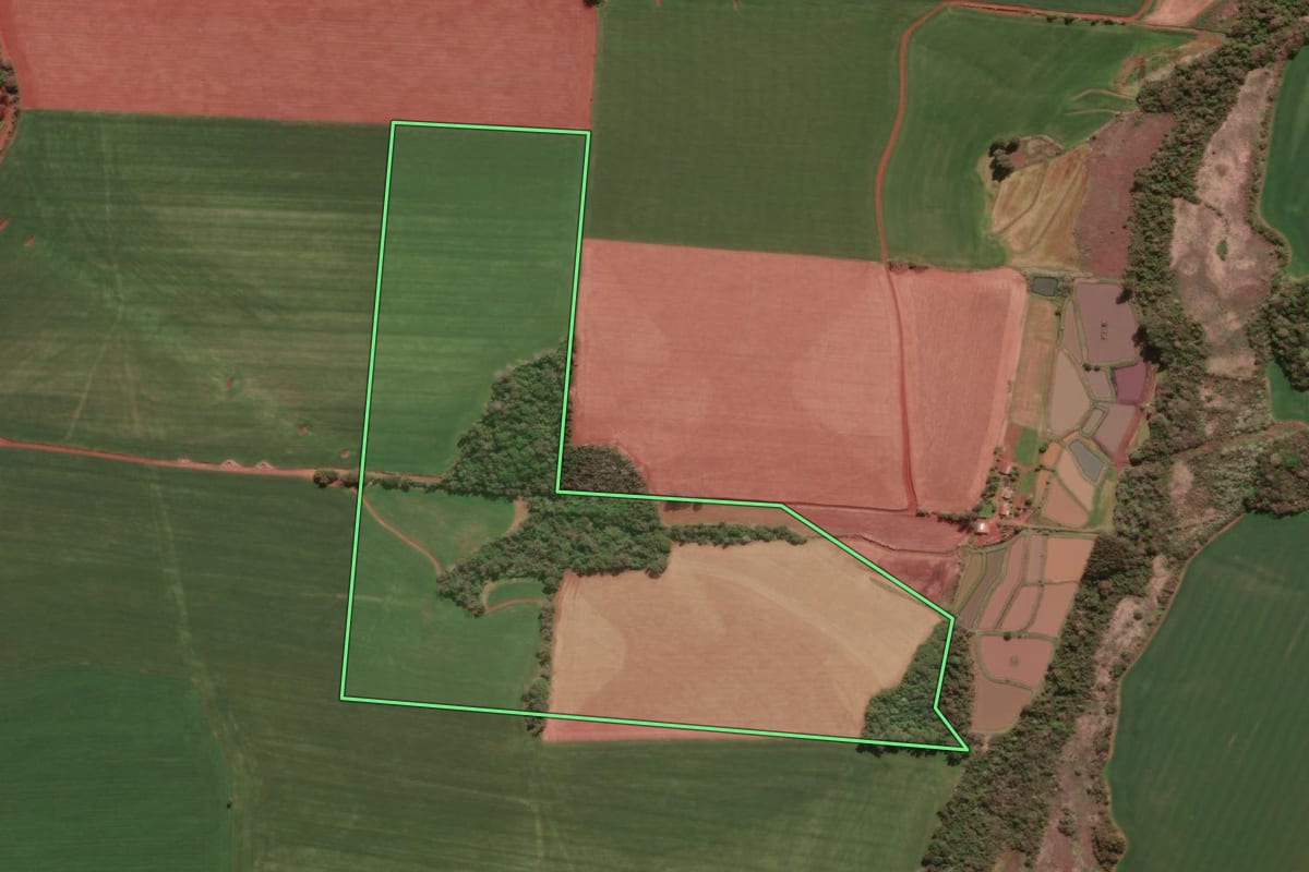 Imagem de satélite do imóvel rural em Giruá (RS), com o contorno declarado no CAR desenhado por cima.