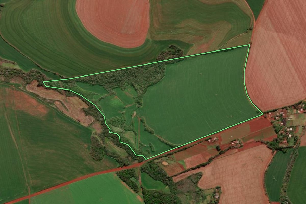 Imagem de satélite do imóvel rural em Giruá (RS), com o contorno declarado no CAR desenhado por cima.