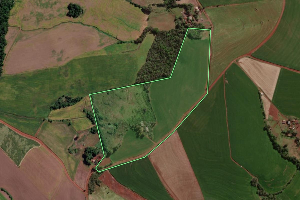 Imagem de satélite do imóvel rural em Giruá (RS), com o contorno declarado no CAR desenhado por cima.