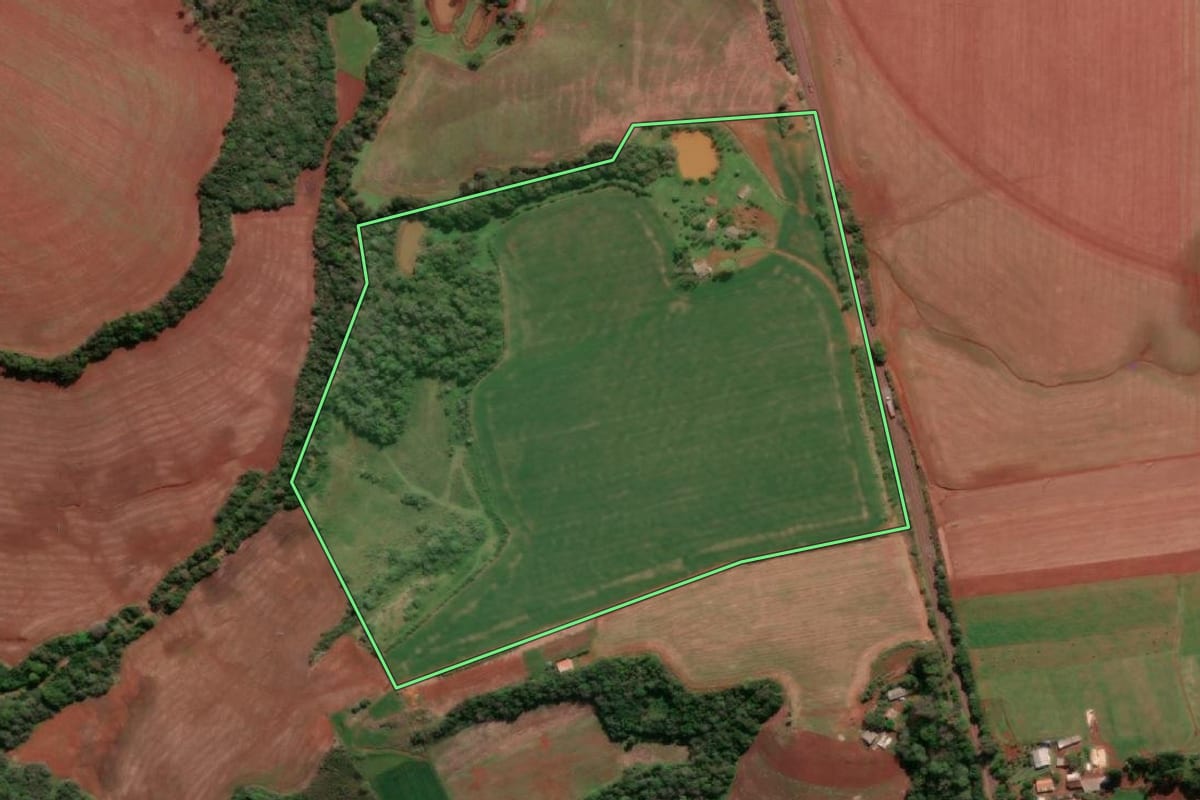 Imagem de satélite do imóvel rural em Giruá (RS), com o contorno declarado no CAR desenhado por cima.