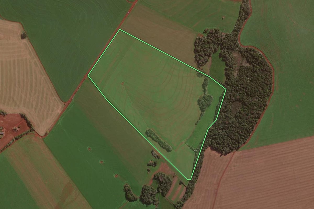 Imagem de satélite do imóvel rural em Giruá (RS), com o contorno declarado no CAR desenhado por cima.