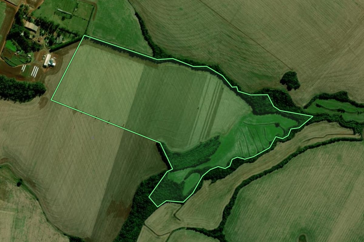 Imagem de satélite do imóvel rural em Giruá (RS), com o contorno declarado no CAR desenhado por cima.