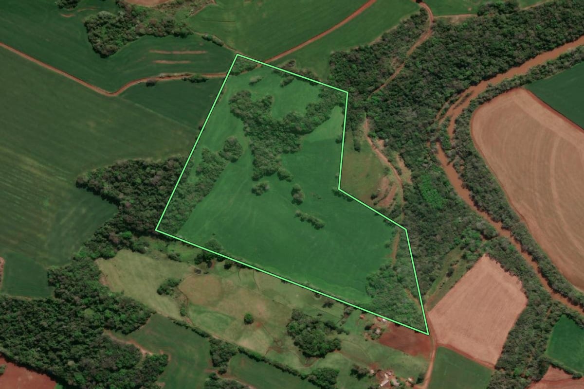 Imagem de satélite do imóvel rural em Giruá (RS), com o contorno declarado no CAR desenhado por cima.
