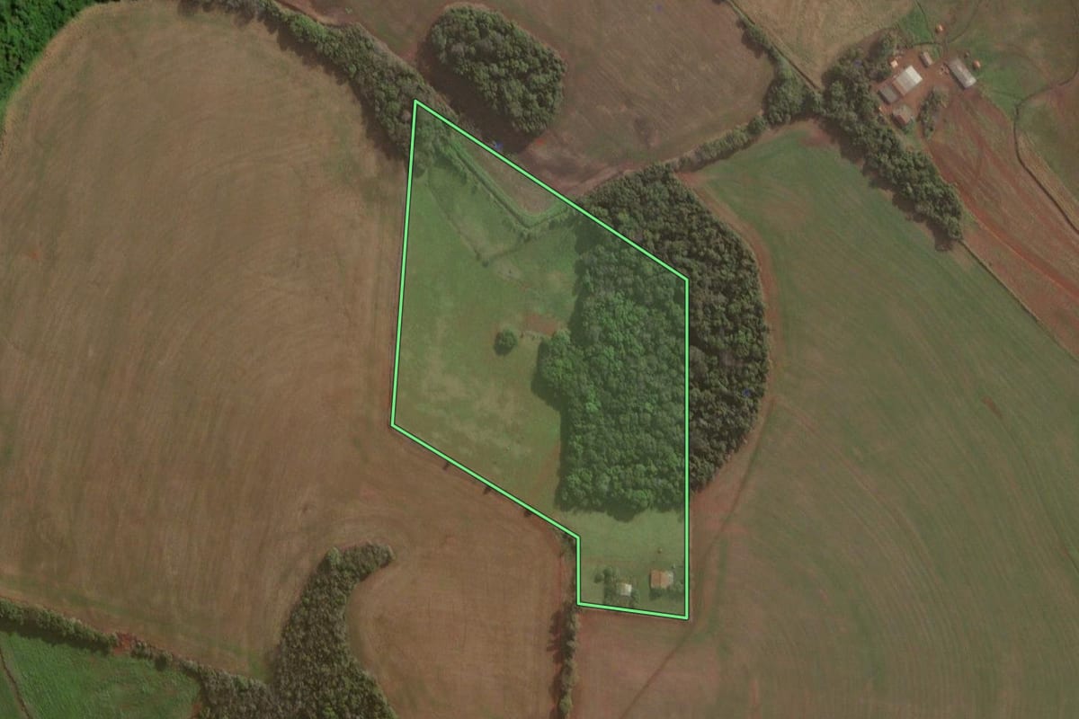 Imagem de satélite do imóvel rural em Giruá (RS), com o contorno declarado no CAR desenhado por cima.