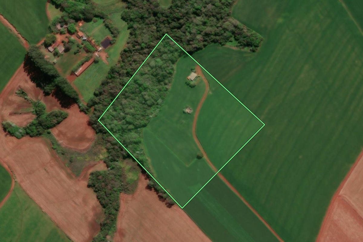 Imagem de satélite do imóvel rural em Giruá (RS), com o contorno declarado no CAR desenhado por cima.
