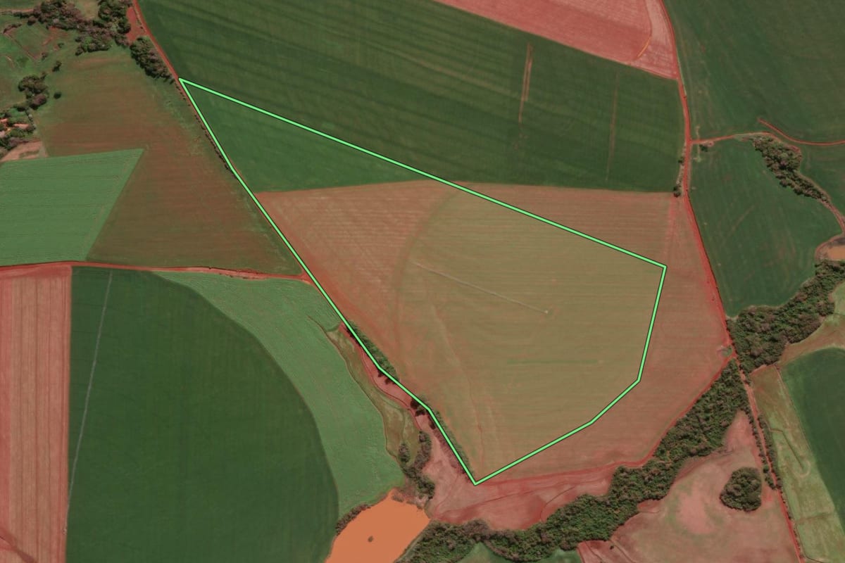 Imagem de satélite do imóvel rural em Giruá (RS), com o contorno declarado no CAR desenhado por cima.