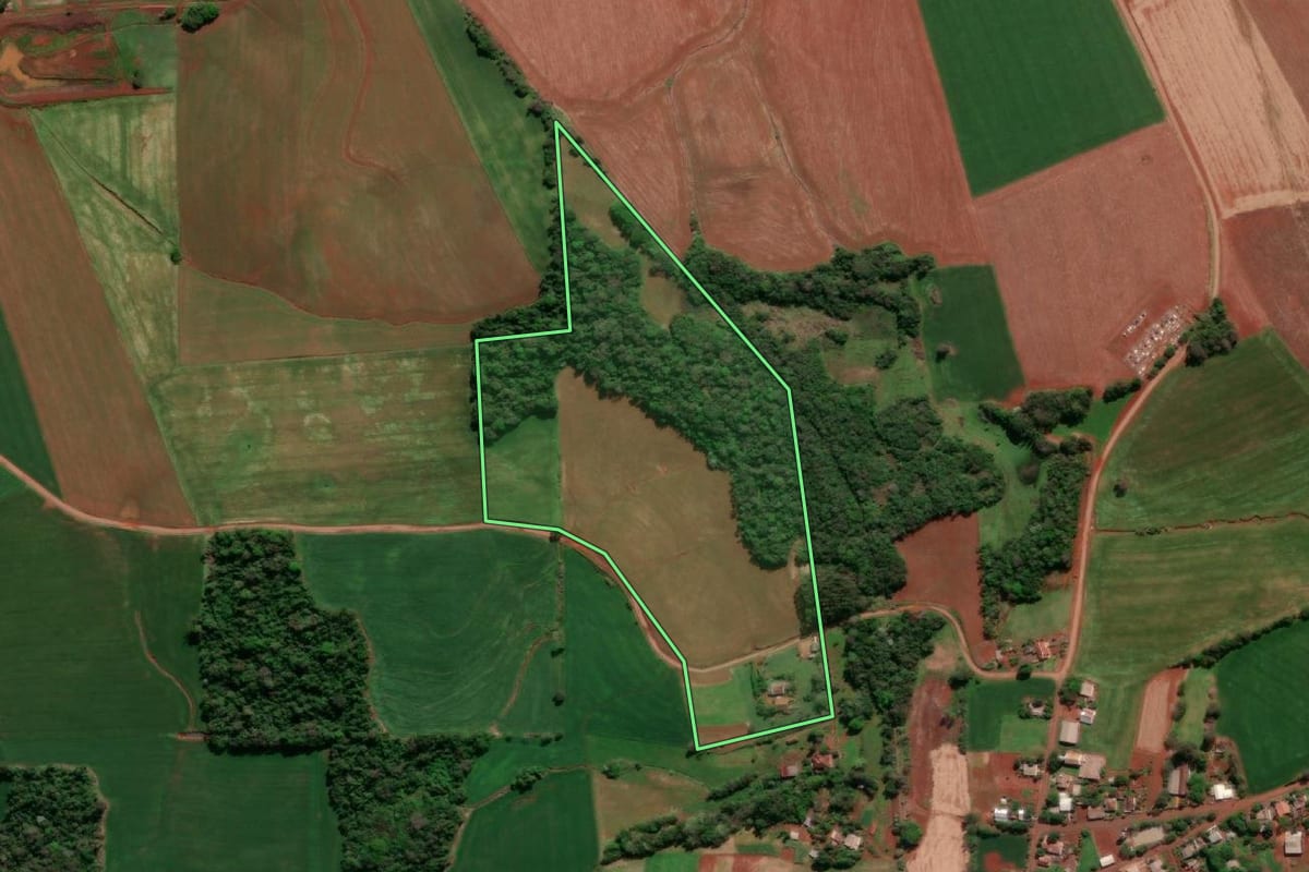 Imagem de satélite do imóvel rural em Giruá (RS), com o contorno declarado no CAR desenhado por cima.