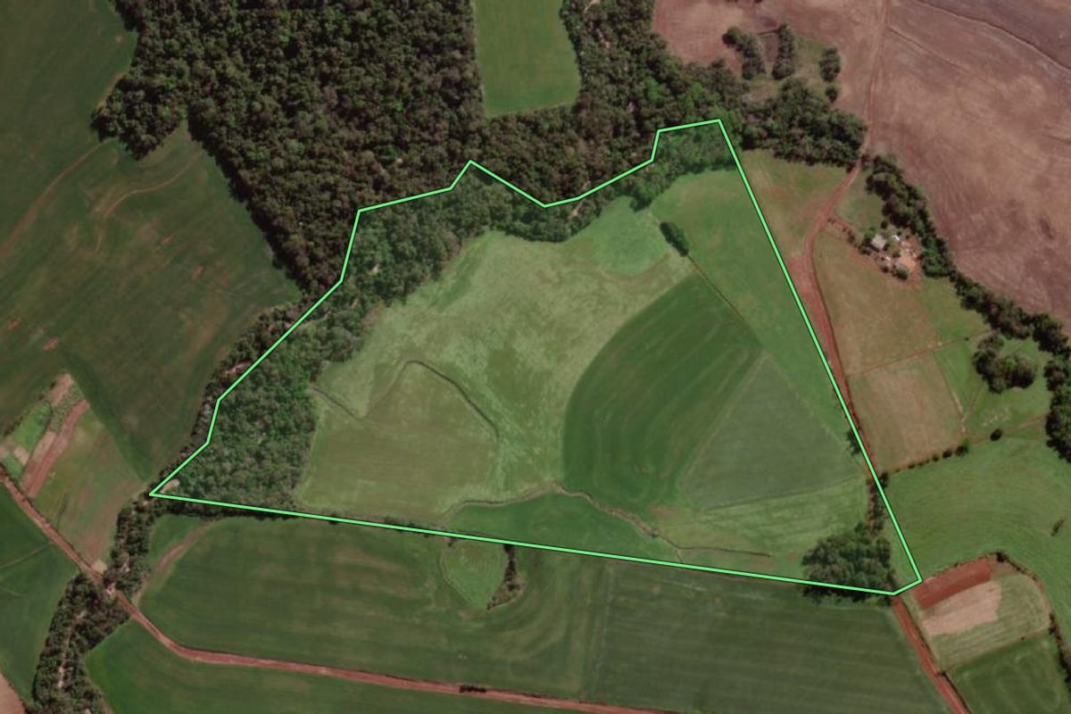 Imagem de satélite do imóvel rural em Giruá (RS), com o contorno declarado no CAR desenhado por cima.