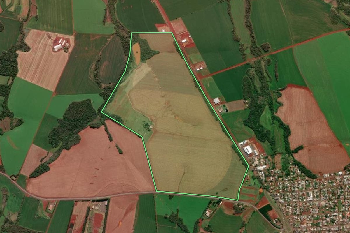Imagem de satélite do imóvel rural em Giruá (RS), com o contorno declarado no CAR desenhado por cima.