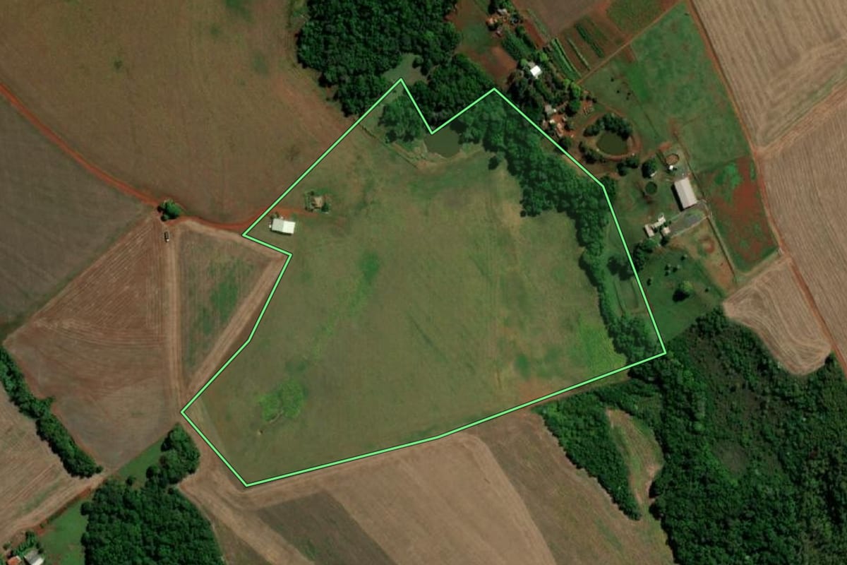 Imagem de satélite do imóvel rural em Giruá (RS), com o contorno declarado no CAR desenhado por cima.