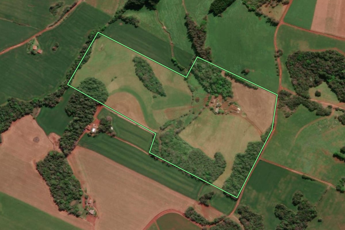 Imagem de satélite do imóvel rural em Giruá (RS), com o contorno declarado no CAR desenhado por cima.