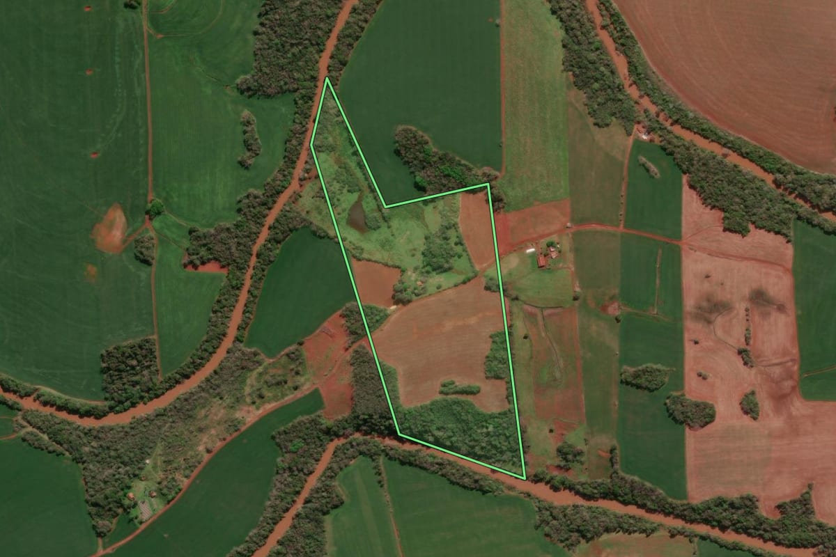 Imagem de satélite do imóvel rural em Giruá (RS), com o contorno declarado no CAR desenhado por cima.