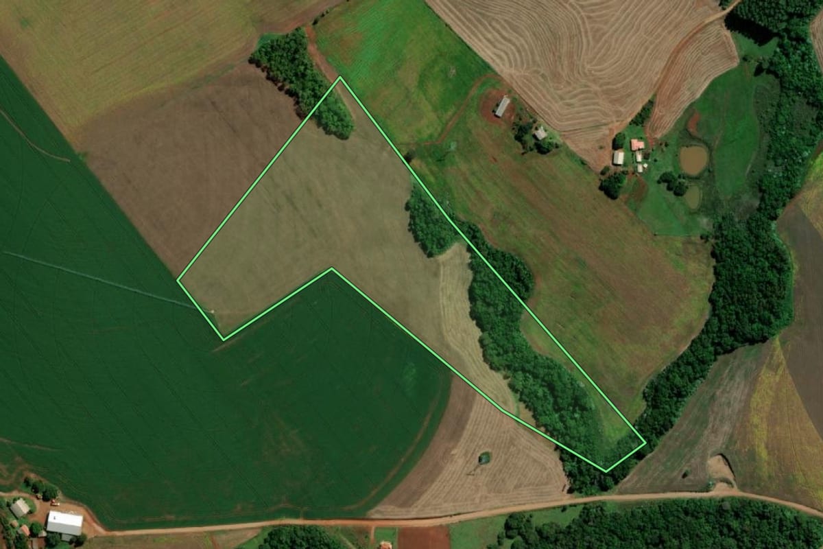 Imagem de satélite do imóvel rural em Giruá (RS), com o contorno declarado no CAR desenhado por cima.