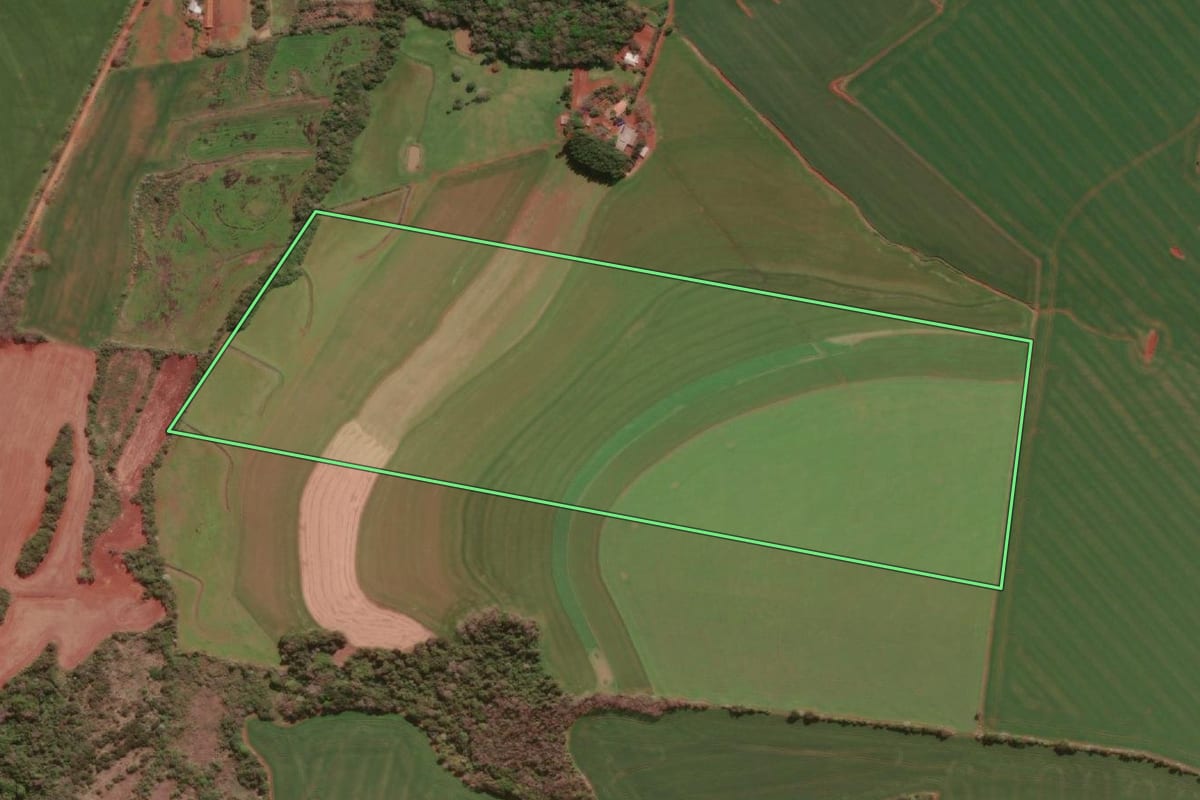 Imagem de satélite do imóvel rural em Giruá (RS), com o contorno declarado no CAR desenhado por cima.