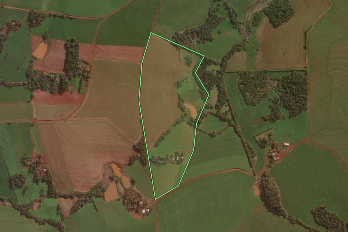 Imagem de satélite do imóvel rural em Giruá (RS), com o contorno declarado no CAR desenhado por cima.