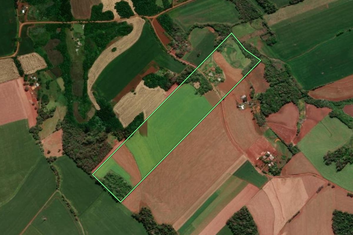 Imagem de satélite do imóvel rural em Giruá (RS), com o contorno declarado no CAR desenhado por cima.