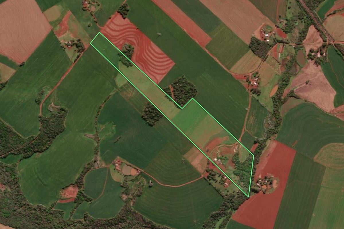 Imagem de satélite do imóvel rural em Giruá (RS), com o contorno declarado no CAR desenhado por cima.