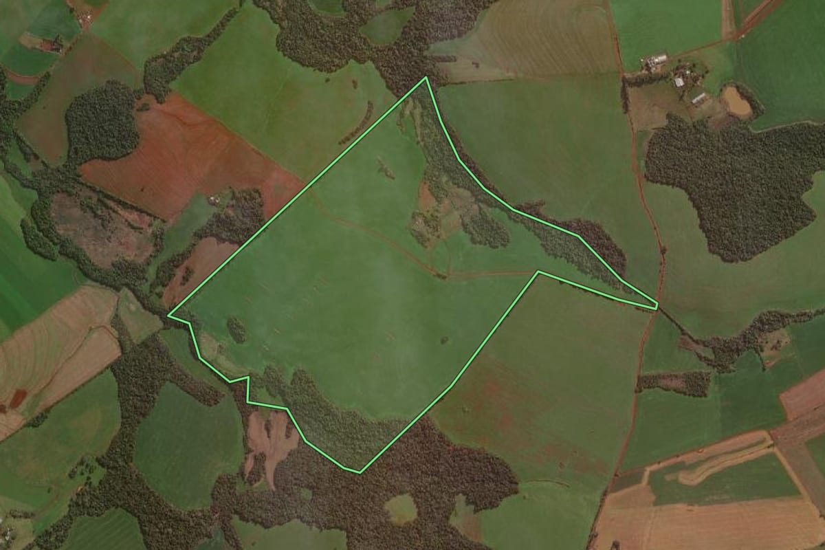 Imagem de satélite do imóvel rural em Giruá (RS), com o contorno declarado no CAR desenhado por cima.