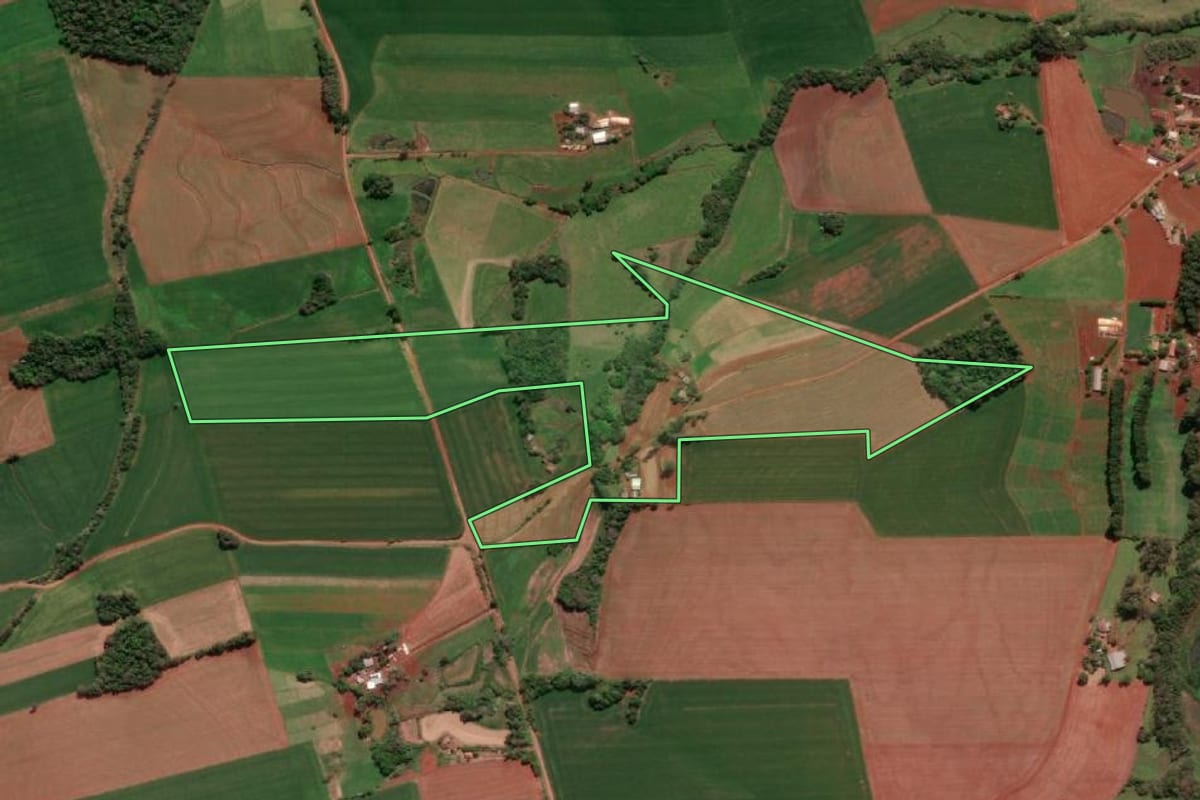 Imagem de satélite do imóvel rural em Giruá (RS), com o contorno declarado no CAR desenhado por cima.