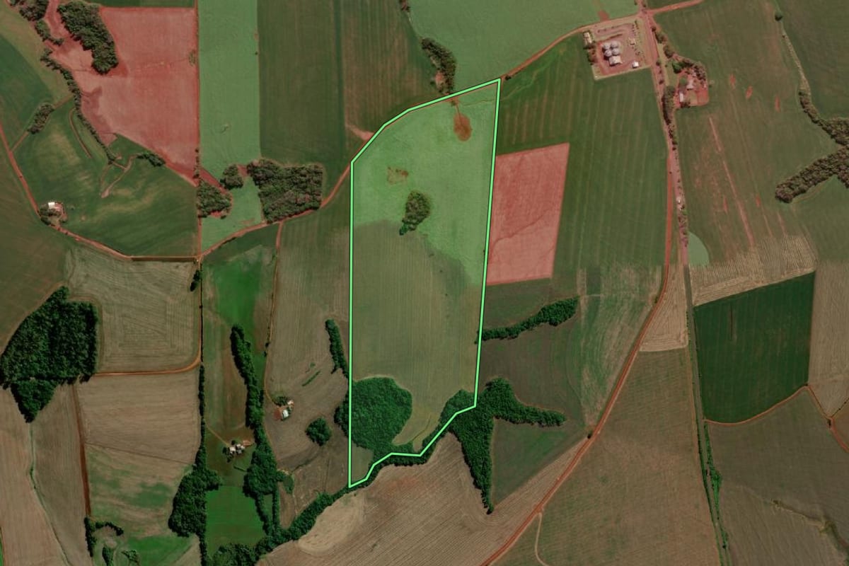Imagem de satélite do imóvel rural em Giruá (RS), com o contorno declarado no CAR desenhado por cima.