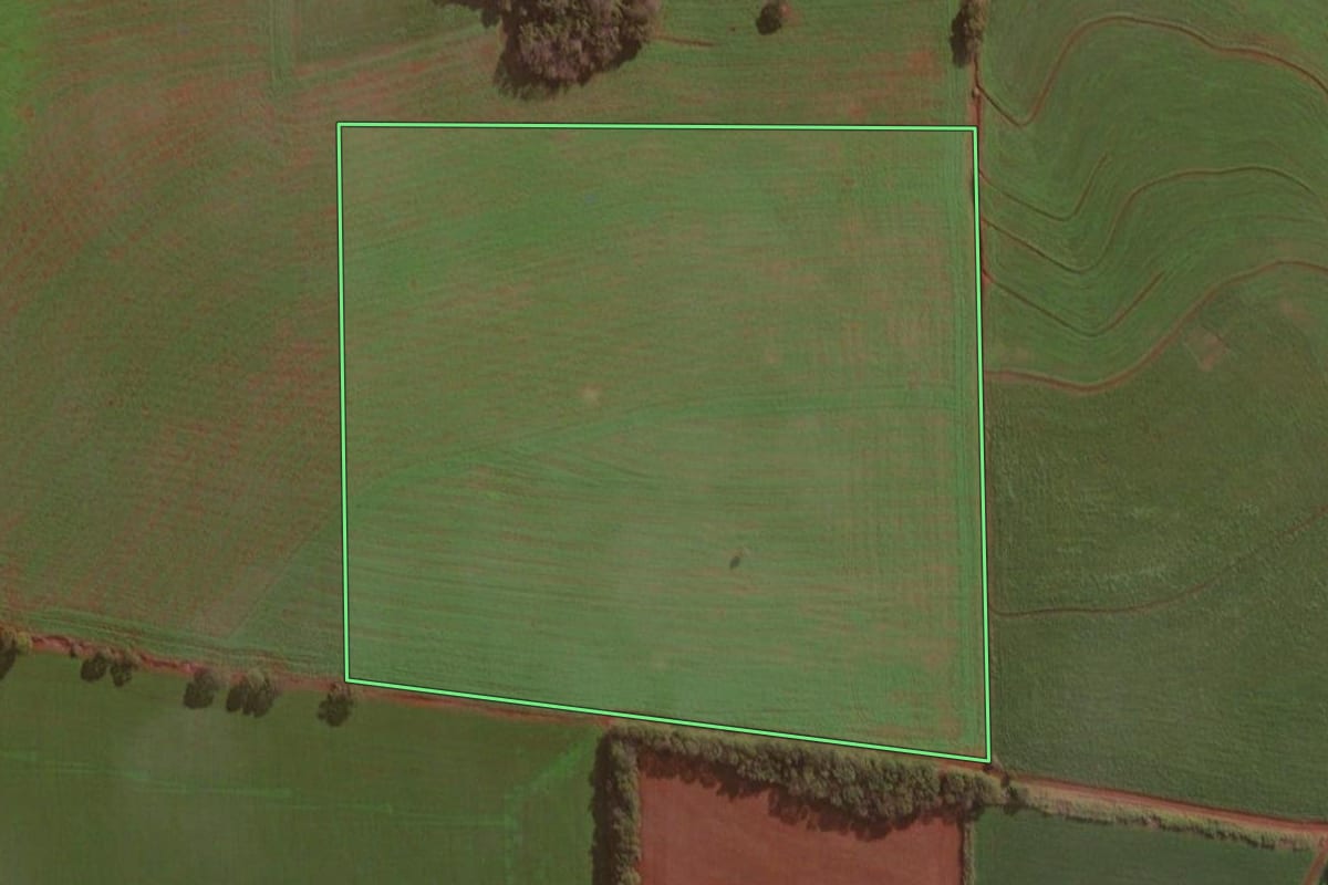 Imagem de satélite do imóvel rural em Giruá (RS), com o contorno declarado no CAR desenhado por cima.