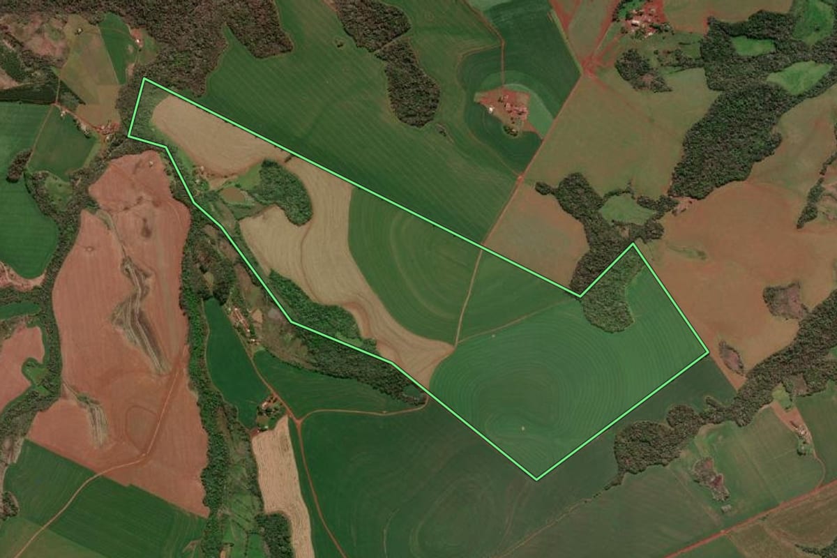 Imagem de satélite do imóvel rural em Giruá (RS), com o contorno declarado no CAR desenhado por cima.