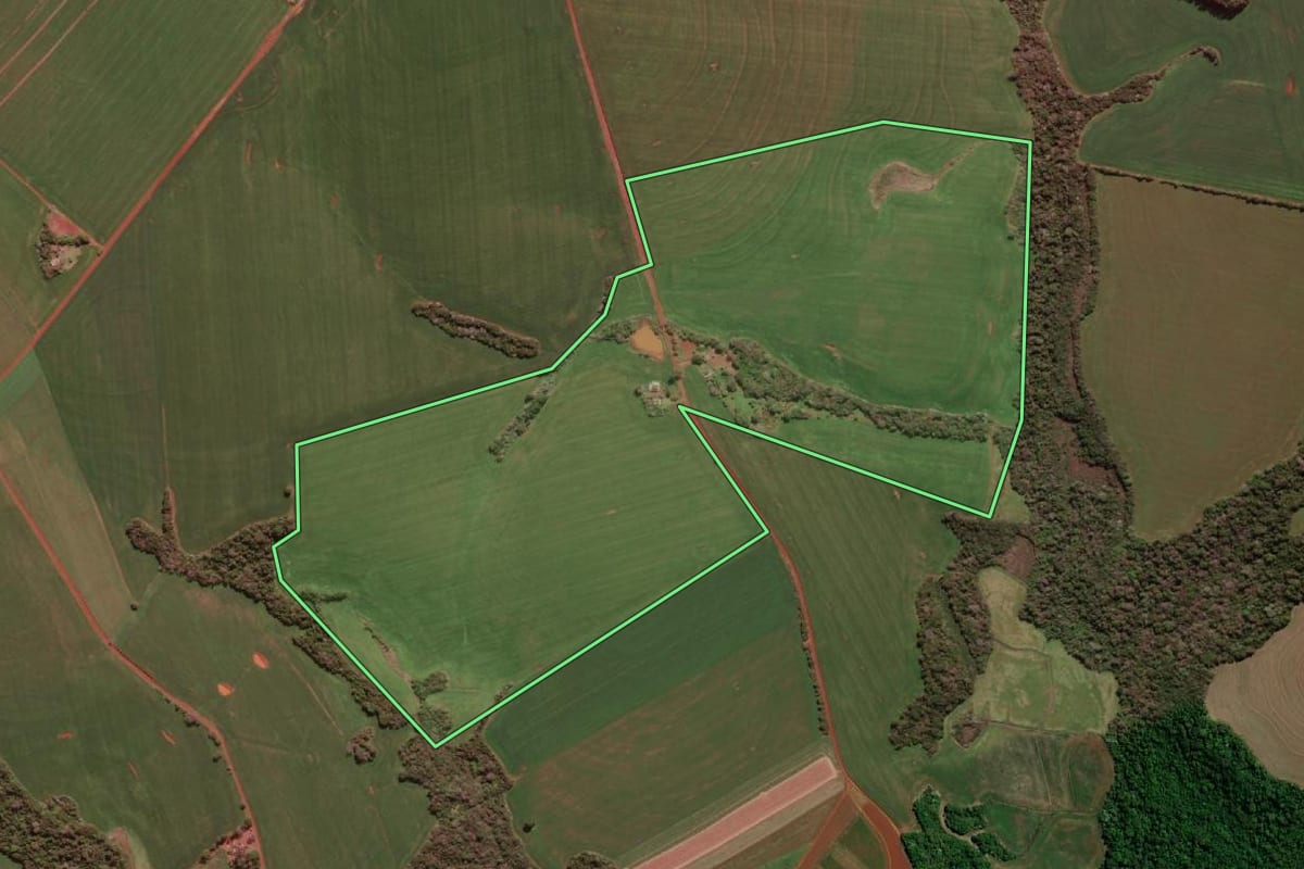 Imagem de satélite do imóvel rural em Giruá (RS), com o contorno declarado no CAR desenhado por cima.