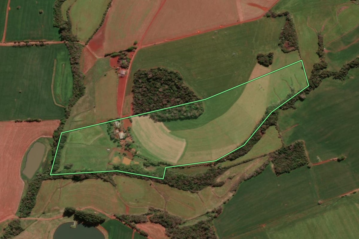 Imagem de satélite do imóvel rural em Giruá (RS), com o contorno declarado no CAR desenhado por cima.