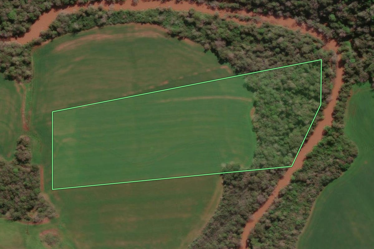 Imagem de satélite do imóvel rural em Giruá (RS), com o contorno declarado no CAR desenhado por cima.