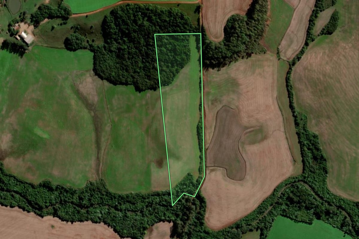 Imagem de satélite do imóvel rural em Giruá (RS), com o contorno declarado no CAR desenhado por cima.