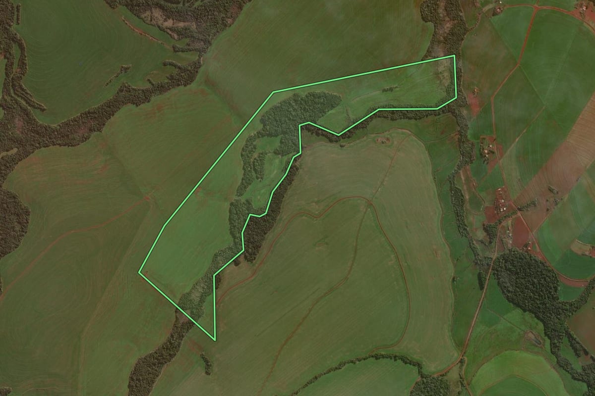 Imagem de satélite do imóvel rural em Giruá (RS), com o contorno declarado no CAR desenhado por cima.