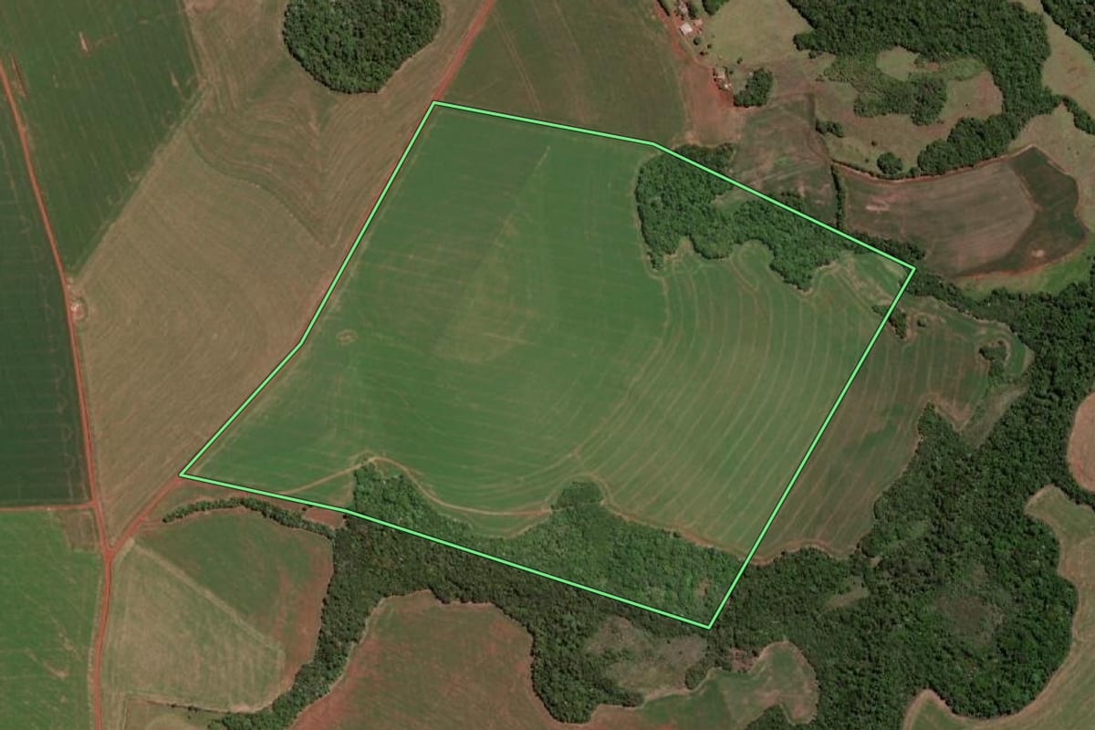 Imagem de satélite do imóvel rural em Giruá (RS), com o contorno declarado no CAR desenhado por cima.
