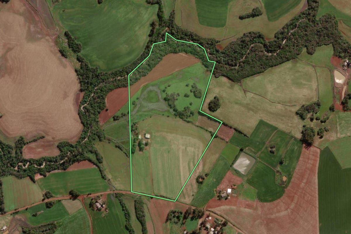 Imagem de satélite do imóvel rural em Giruá (RS), com o contorno declarado no CAR desenhado por cima.