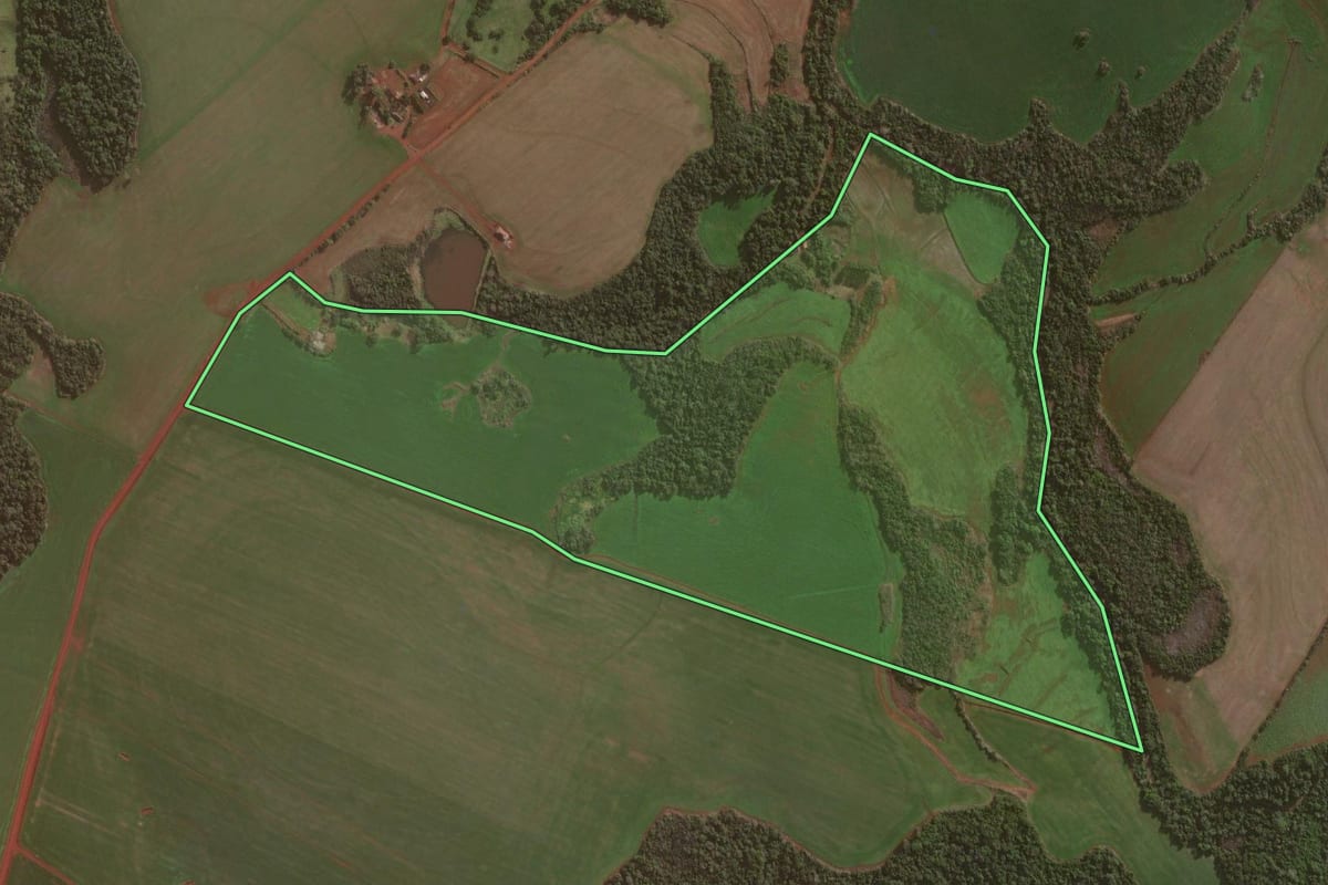 Imagem de satélite do imóvel rural em Giruá (RS), com o contorno declarado no CAR desenhado por cima.