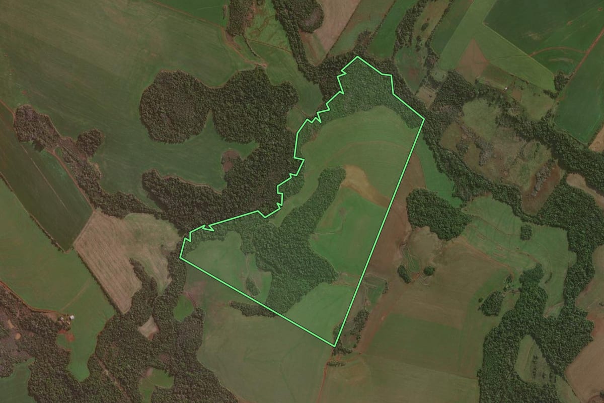 Imagem de satélite do imóvel rural em Giruá (RS), com o contorno declarado no CAR desenhado por cima.