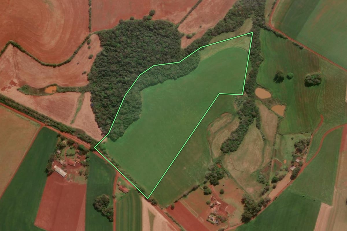 Imagem de satélite do imóvel rural em Giruá (RS), com o contorno declarado no CAR desenhado por cima.