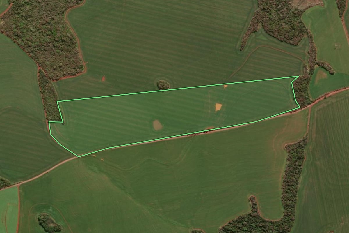 Imagem de satélite do imóvel rural em Giruá (RS), com o contorno declarado no CAR desenhado por cima.