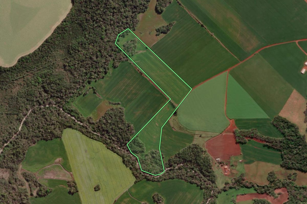 Imagem de satélite do imóvel rural em Giruá (RS), com o contorno declarado no CAR desenhado por cima.