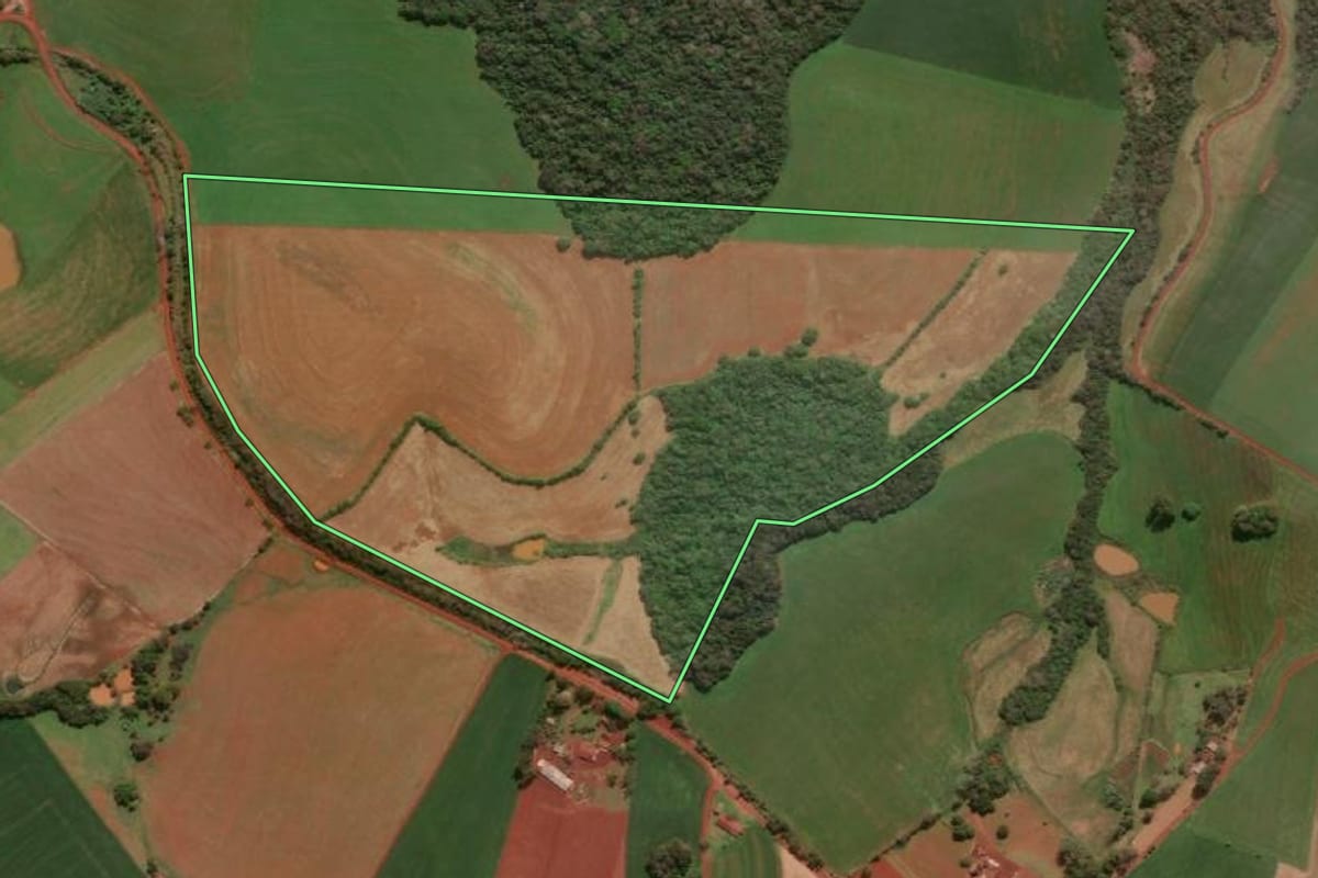 Imagem de satélite do imóvel rural em Giruá (RS), com o contorno declarado no CAR desenhado por cima.