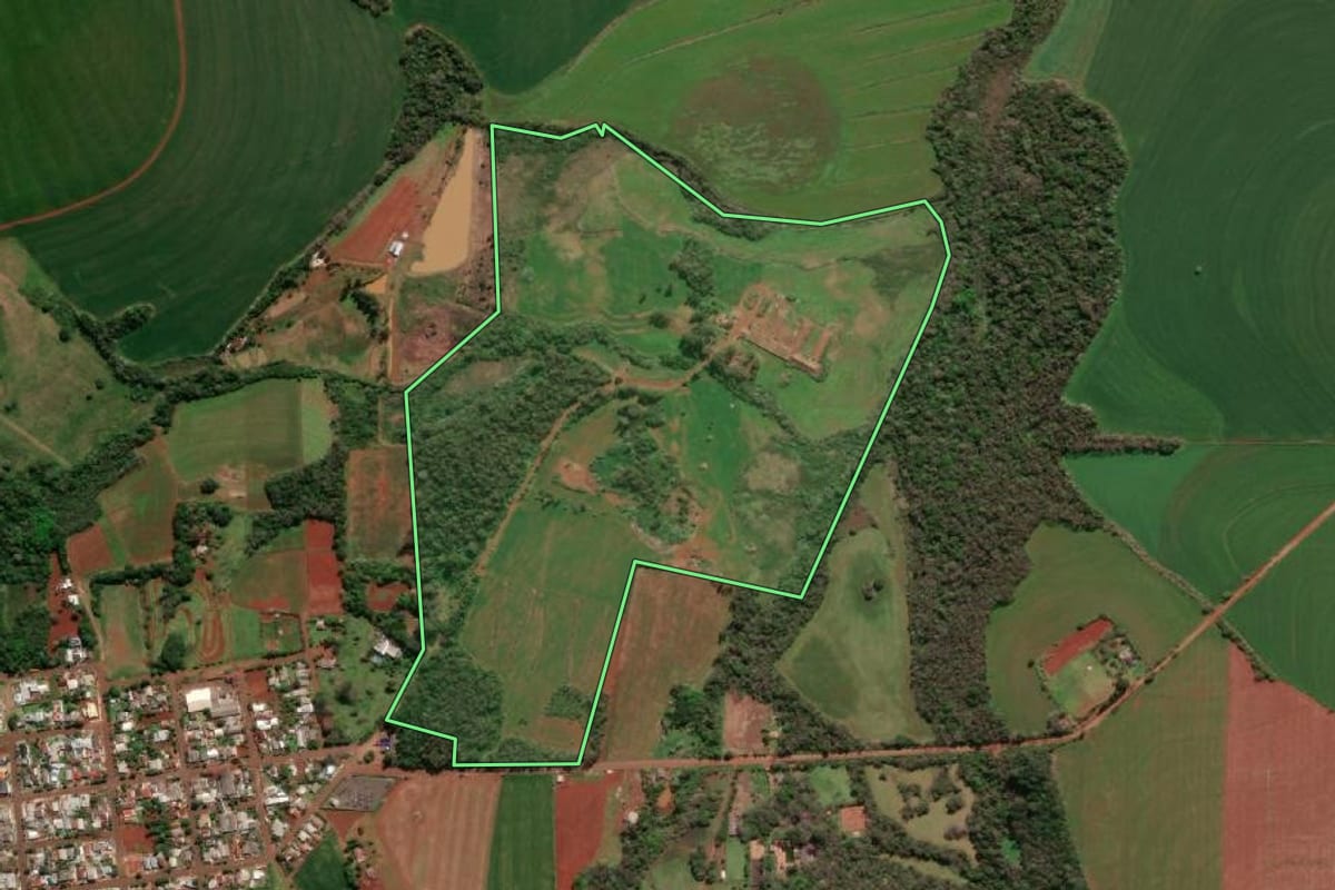 Imagem de satélite do imóvel rural em Giruá (RS), com o contorno declarado no CAR desenhado por cima.